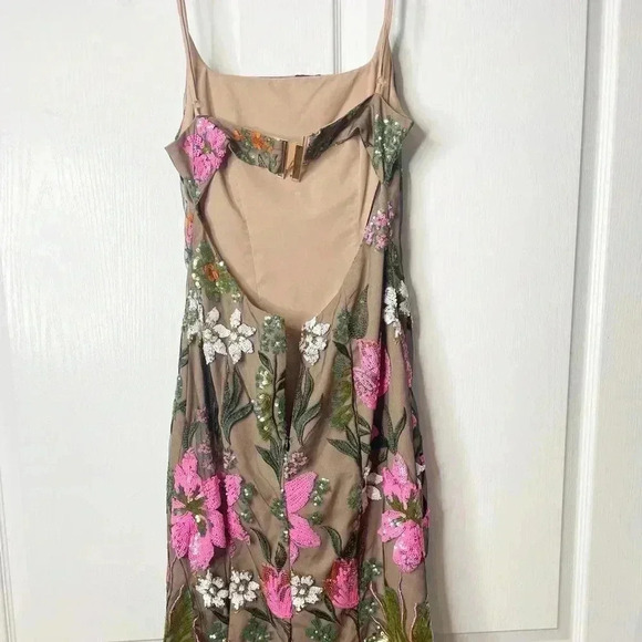 NWOT Elliatt Mesmerize Floral Sequin Maxi Dress Size Small - Picture 6 of 9
